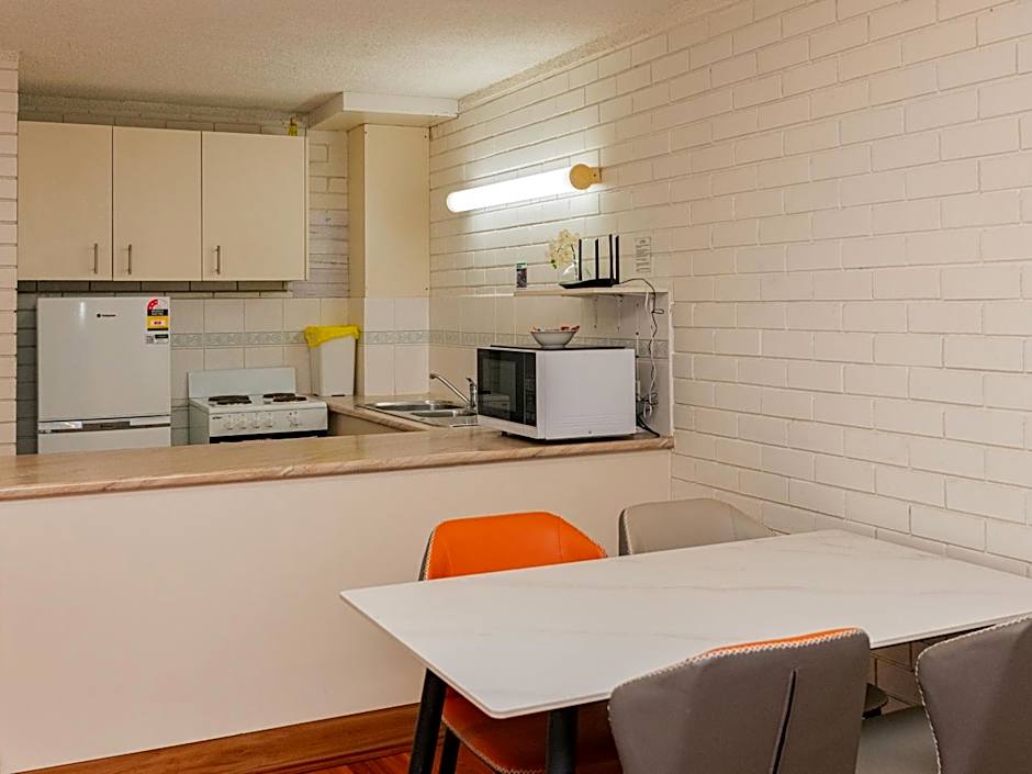 Trickett Gardens Holiday Inn