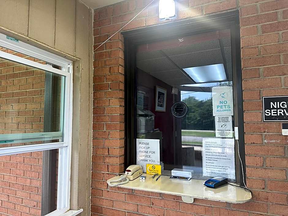 Royal Inn - Anniston