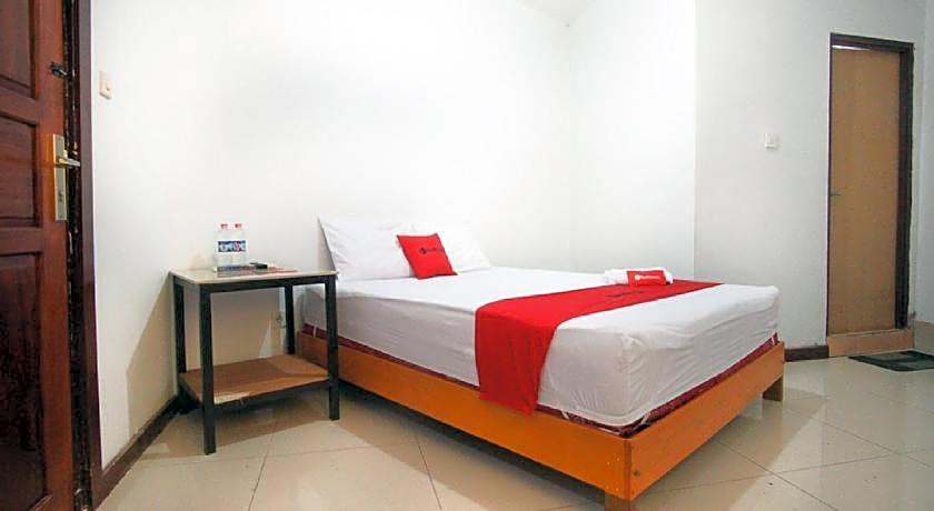 RedDoorz near Mal Abepura