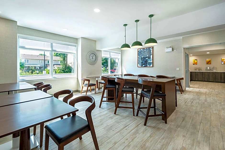 Comfort Inn & Suites