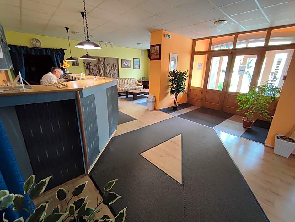 Hotel Béke Sziget Komló