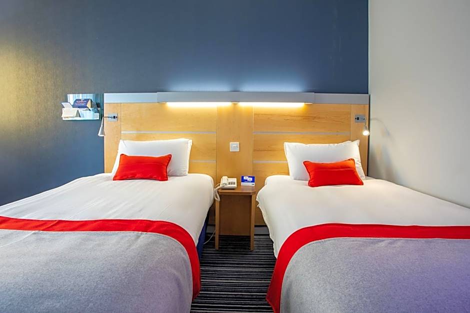 Holiday Inn Express Dunfermline By IHG