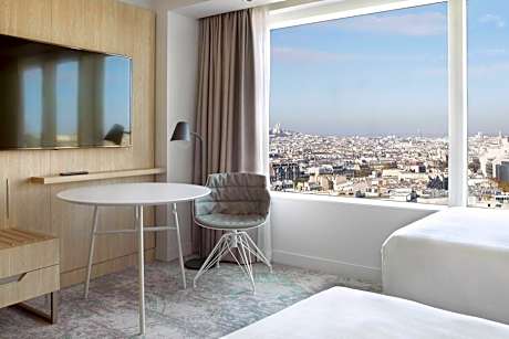 Twin Room with Sacre Coeur View