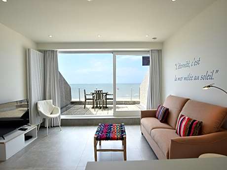 Studio in De Haan with Sea View