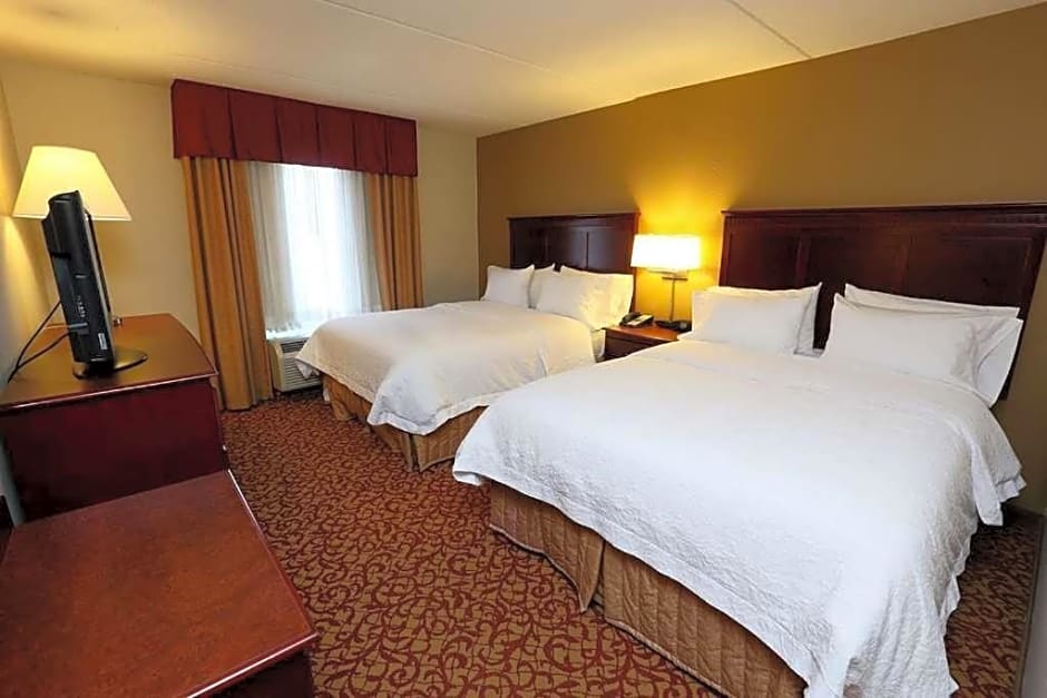 Hampton Inn & Suites Charlottesville at the University