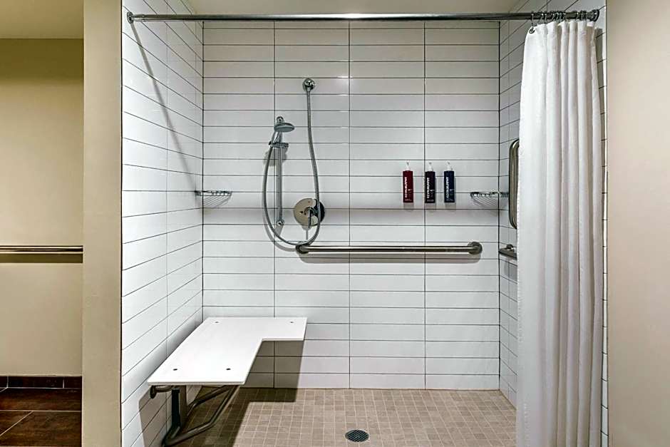Renaissance by Marriott Allentown Hotel