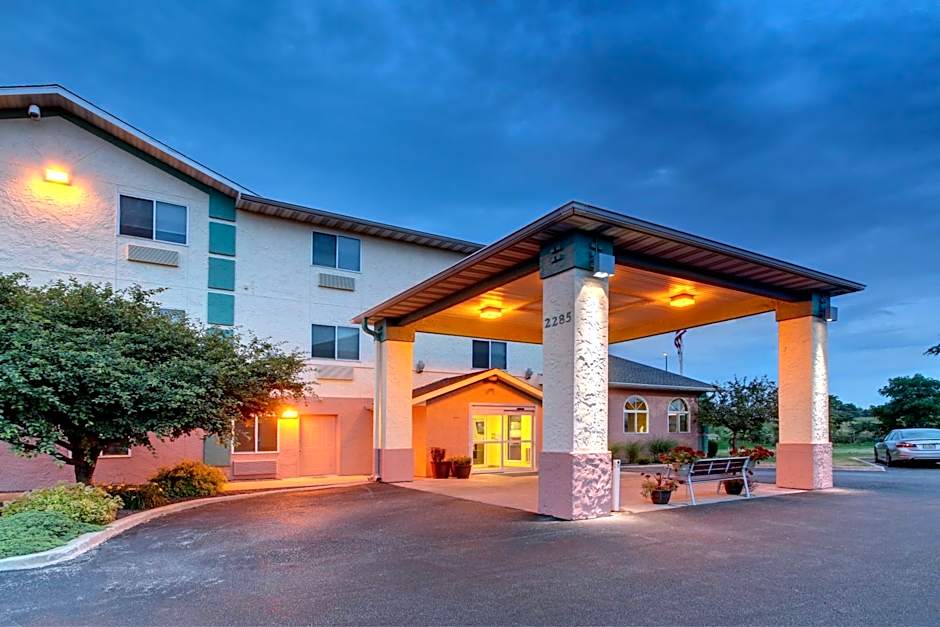 Baymont by Wyndham Galesburg