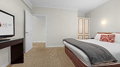 One Bedroom Suite with Bathtub