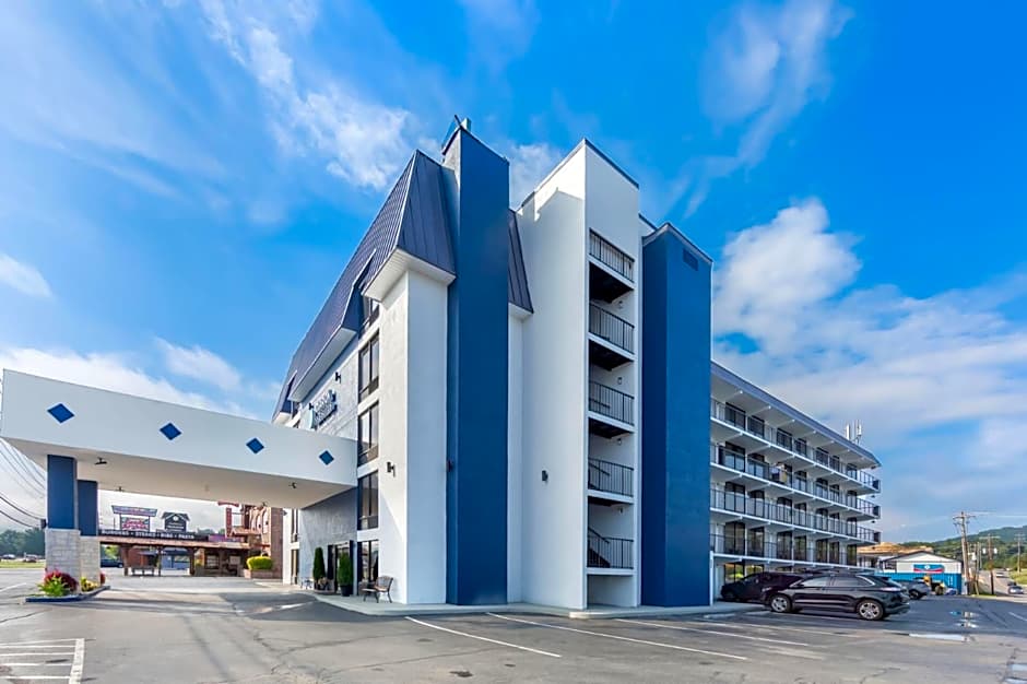 Clarion Inn & Suites near the Leconte Center Pigeon Forge