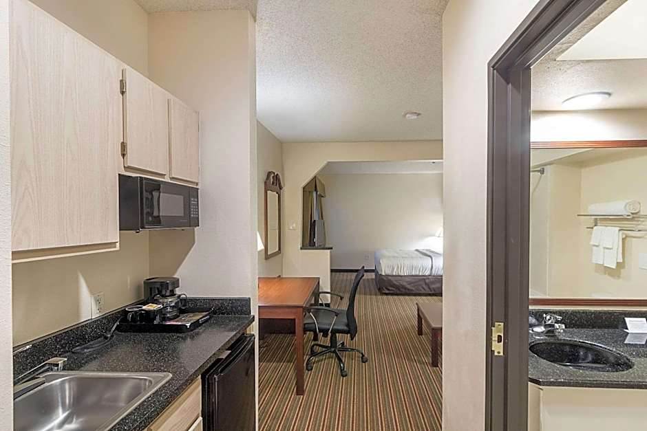 Quality Inn and Suites Westchase