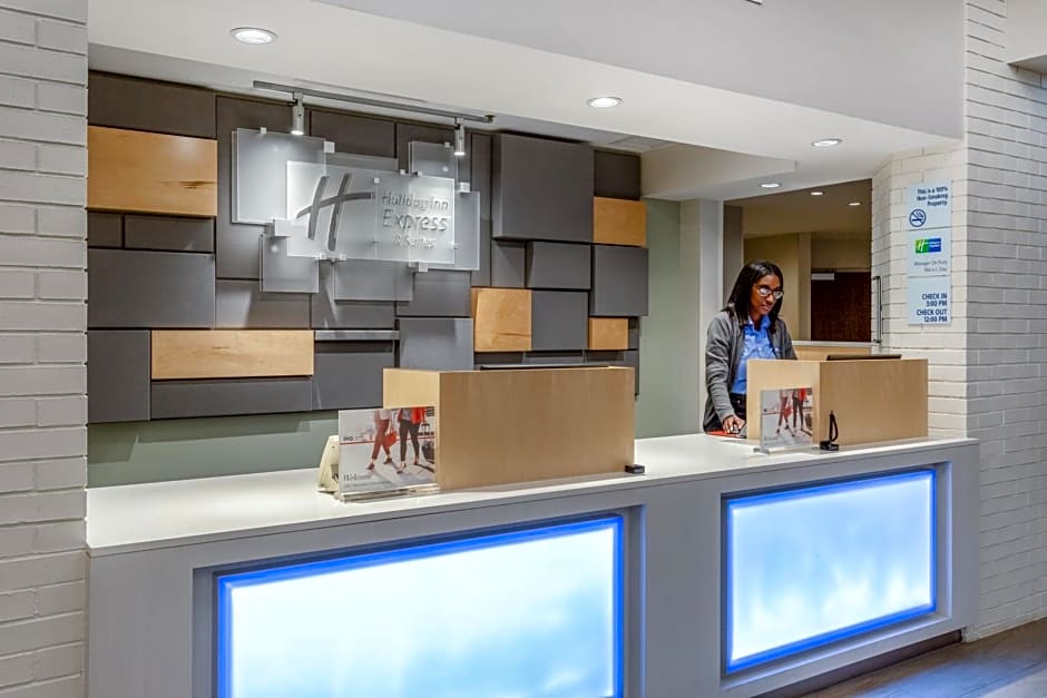 Holiday Inn Express & Suites Chicago-Midway Airport, an IHG Hotel