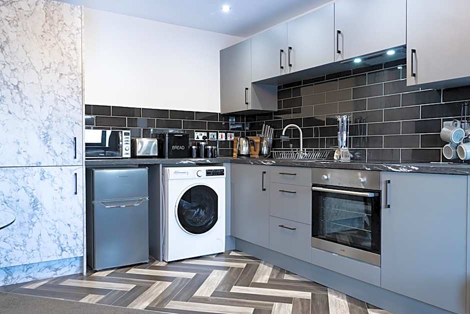 Studio & 1 Bedroom Apartments - PE1 - Contractor Friendly - Free Parking - Sofa Beds - Sky TV - Full Kitchen - Washer Dryer - WiFi