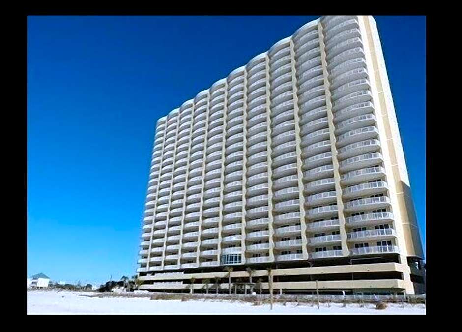 Beautiful Beachfront Views - The Retreat at Emerald Isle