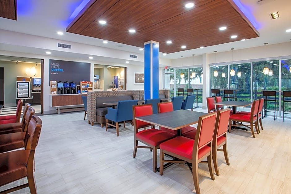 Holiday Inn Express And Suites Deland South