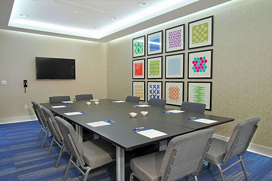 Holiday Inn Express & Suites Lake Charles South Casino Area By IHG