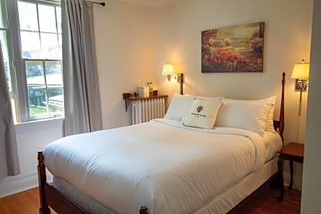 Cottage Queen - 1 Queen