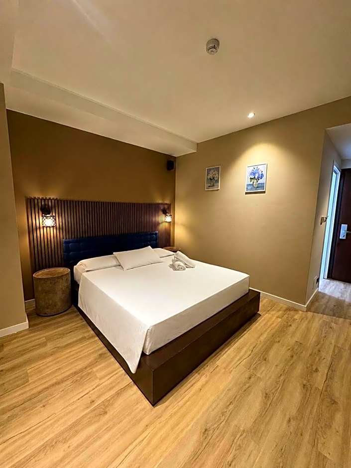 Aston Hotel