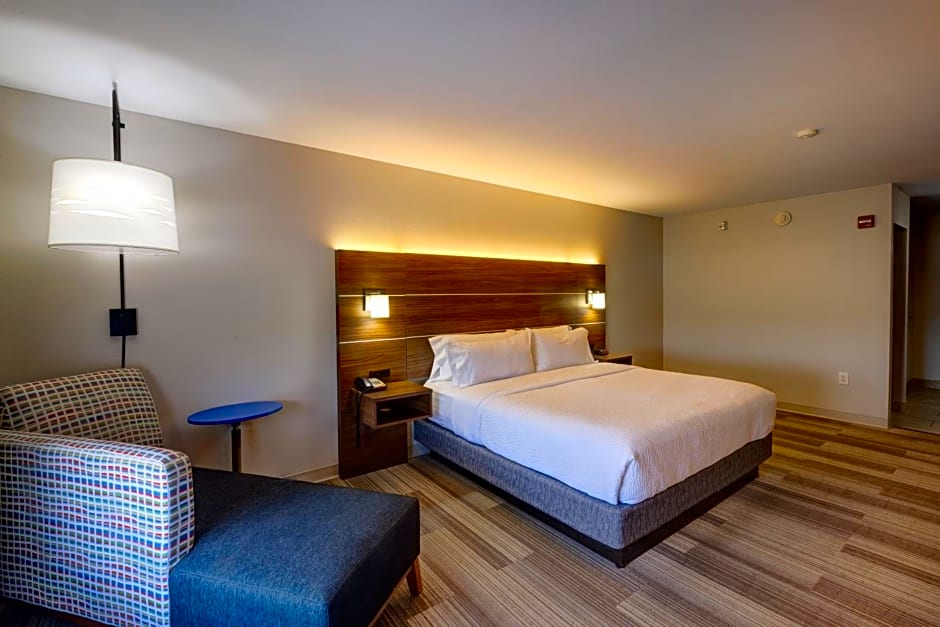 Holiday Inn Express Hotel & Suites Shelbyville By IHG