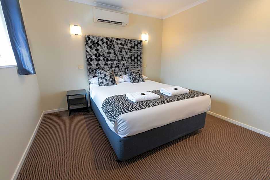 Sovereign Park Motor Inn