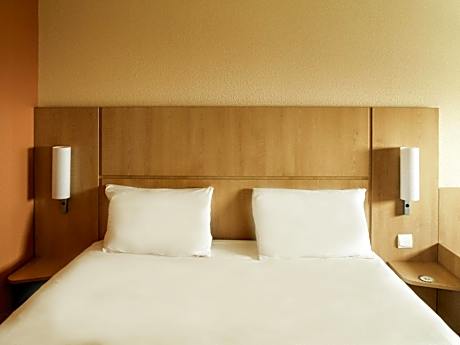 Standard Room with 1 Double Bed
