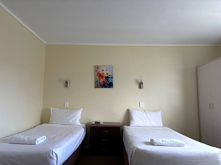 Devonwood Motel