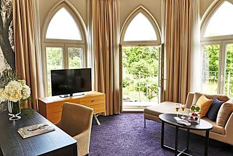 Junior Suite (1 King Bed)