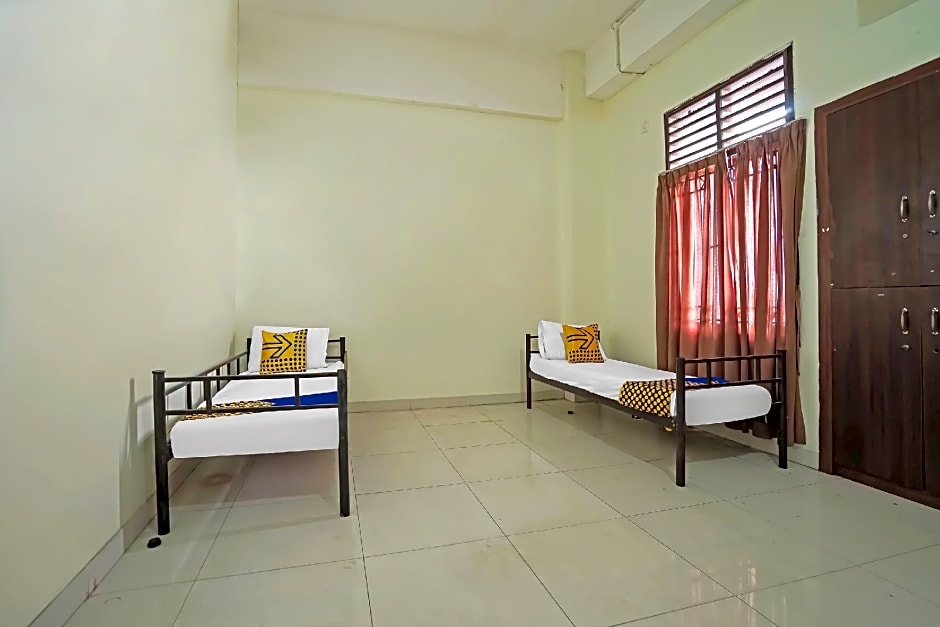 SPOT ON 91956 Kost Titian Zaman