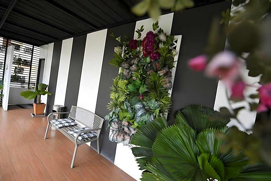 Grand Esie Service Apartment