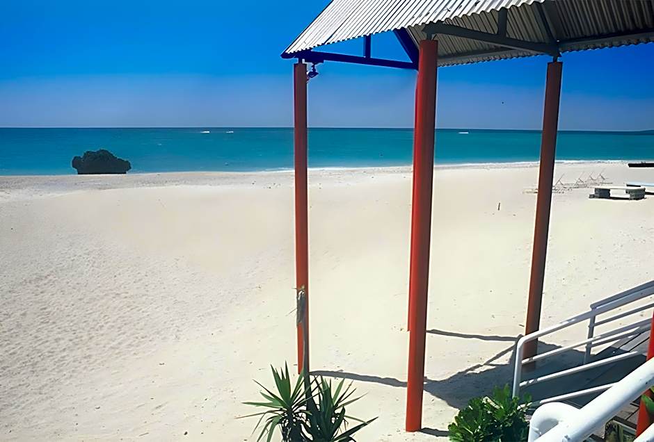 Hotel & Restaurant On the Beach Lue