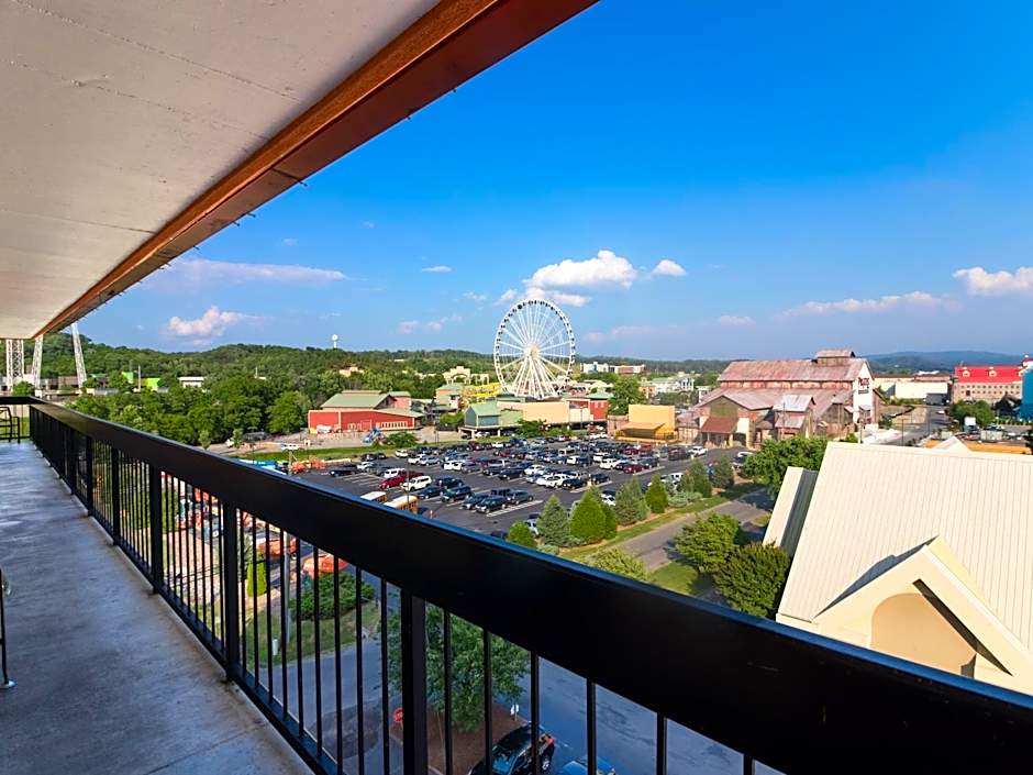 Mountain Vista Inn & Suites - Walking Distance to the Island