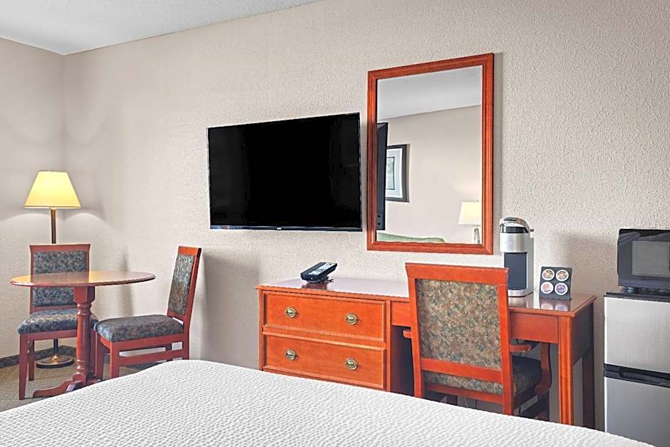 Photo 1 of 9 of 1 Queen Bed, Mobility Accessible