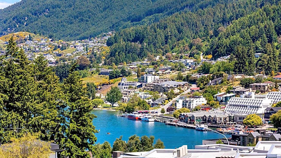 Holiday Inn Express And Suites Queenstown By IHG