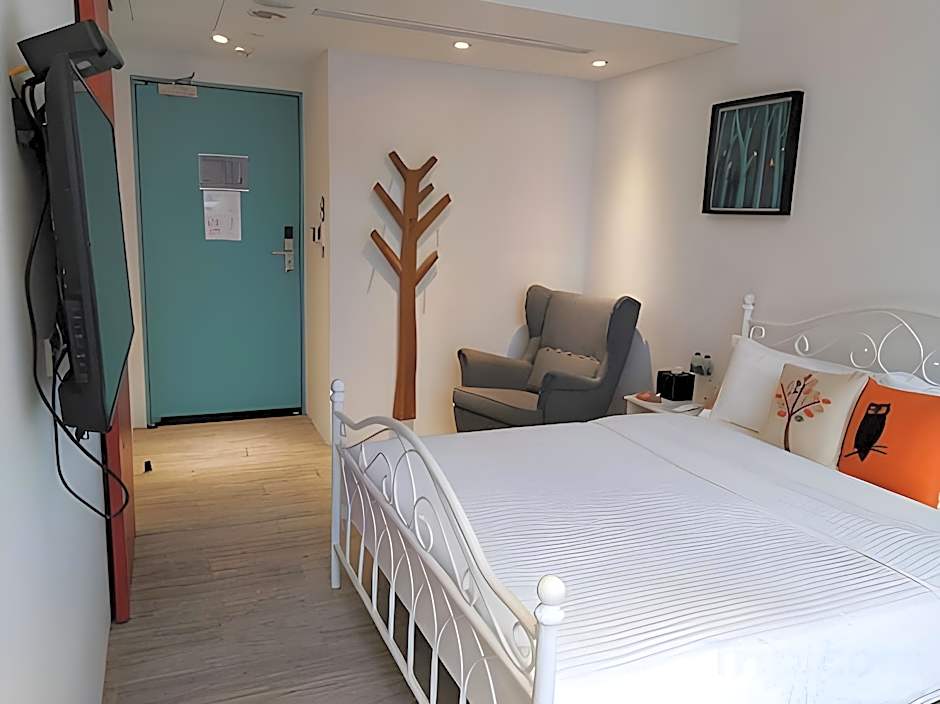 4Plus Hostel