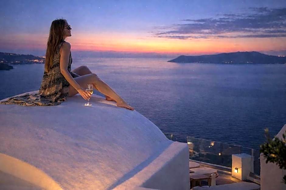 Sun Rocks Boutique Hotel - Caldera View Suites & Sunset Dining Experience