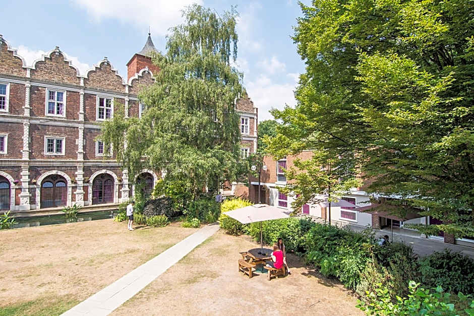 Safestay London Kensington Holland Park