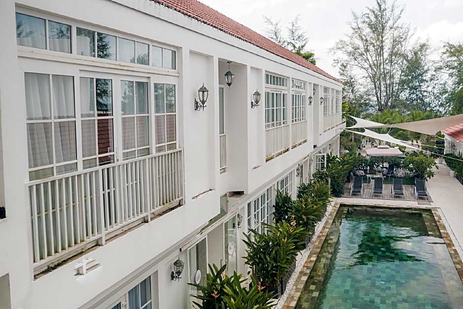 White Boutique Hotel and Restaurant