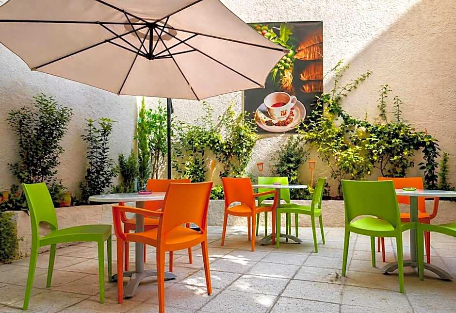 City Life Port Hotel