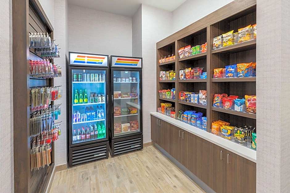 La Quinta Inn & Suites by Wyndham Round Rock near Kalahari