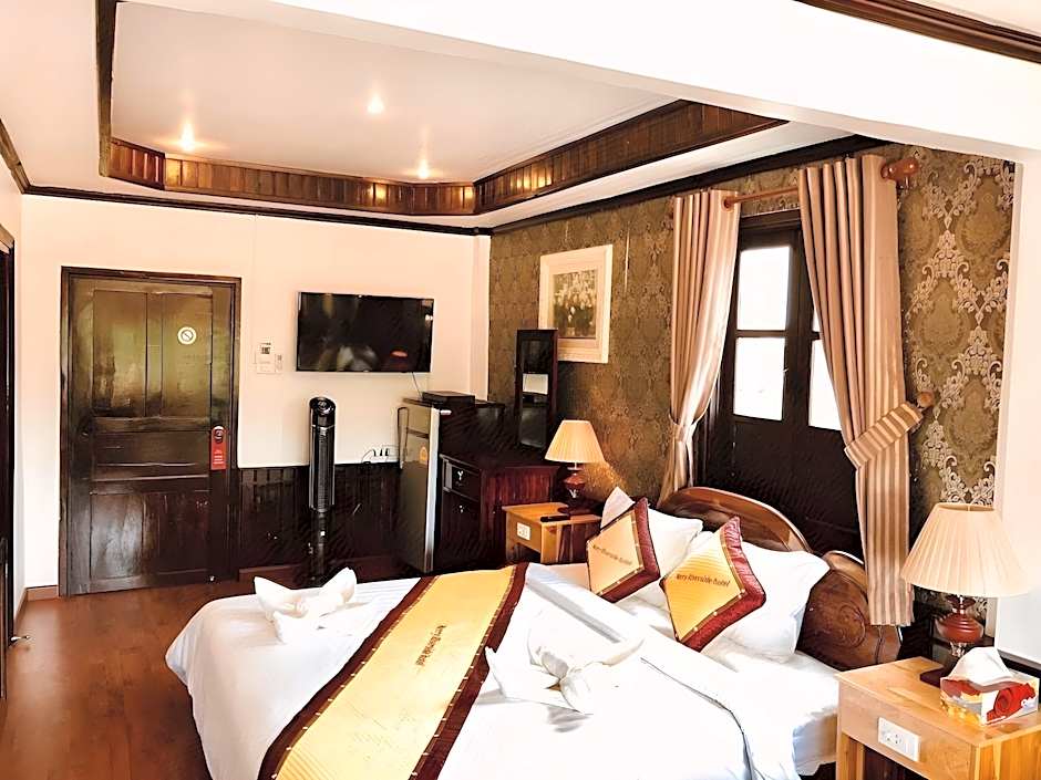 Merry Riverside Hotel