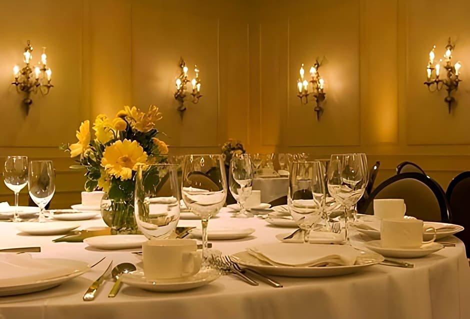 Adams Mark Hotel And Conference Center