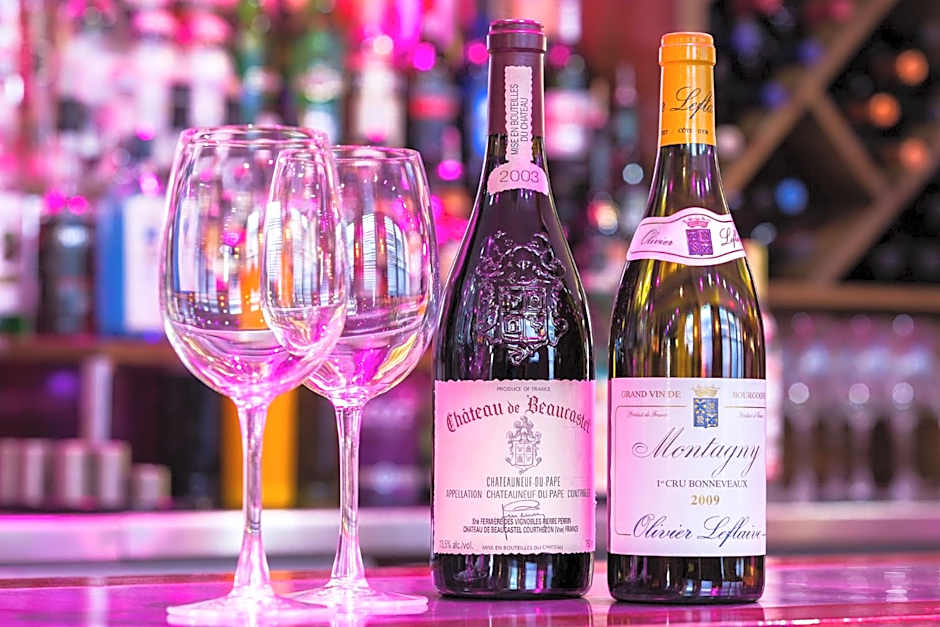 The Lounge Hotel & Bar