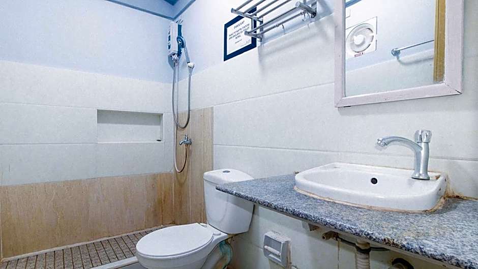 RedDoorz @ Sun Miles Hotel