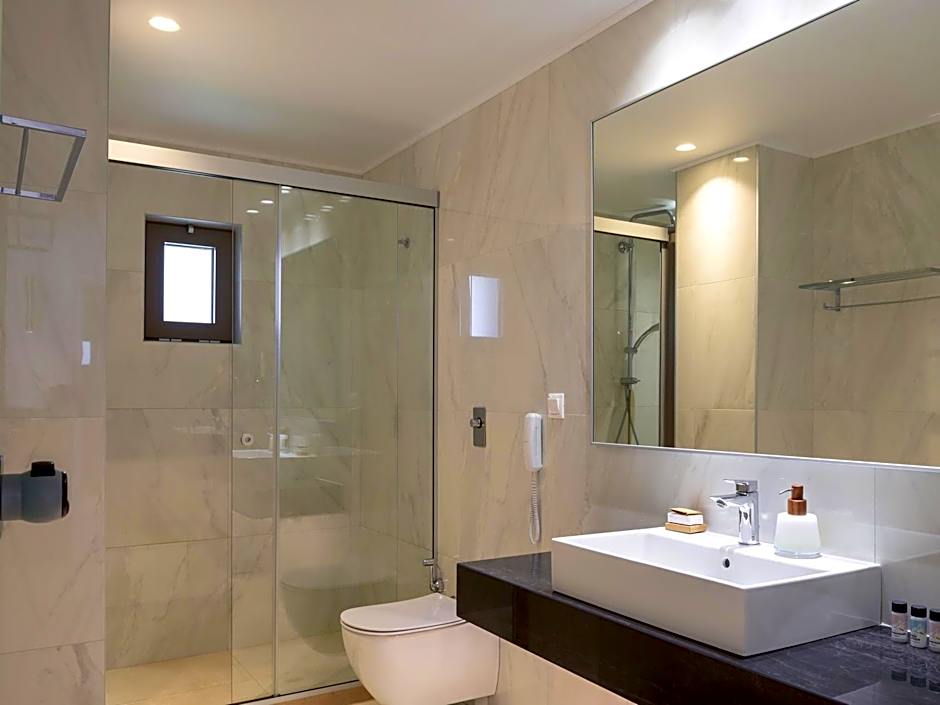 High Beach White - Adults Only