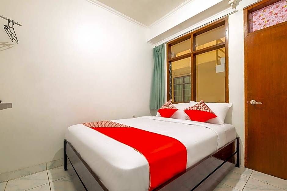 OYO 2265 Bunga Bakung Near RS Hermina Pasteur