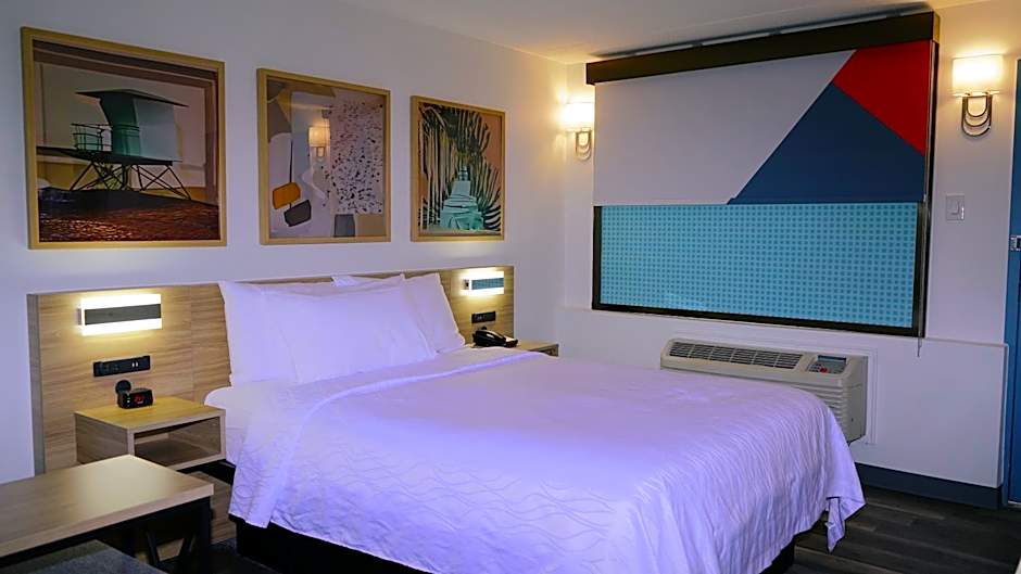 Airport Waterfront Inn