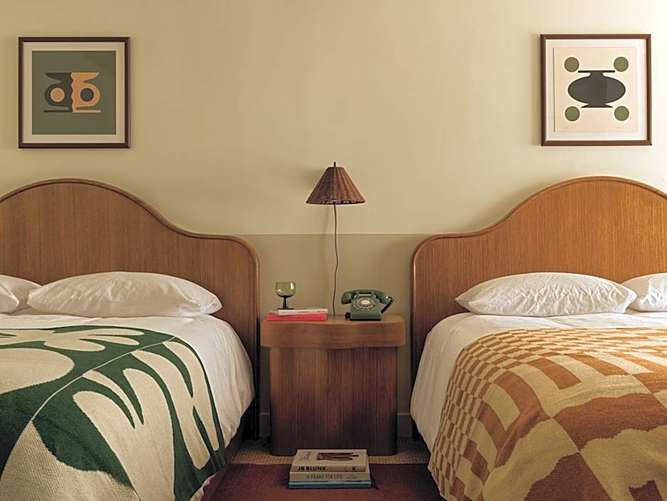 Casa Loma Beach Hotel