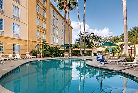 La Quinta Inn & Suites by Wyndham Orlando Airport North