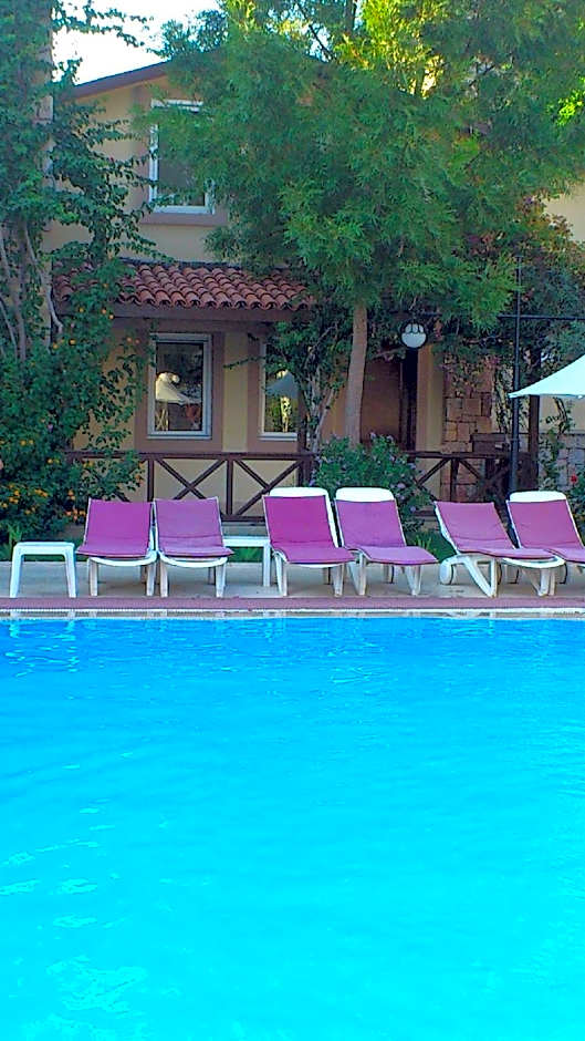 Moonshine Hotel & Suites