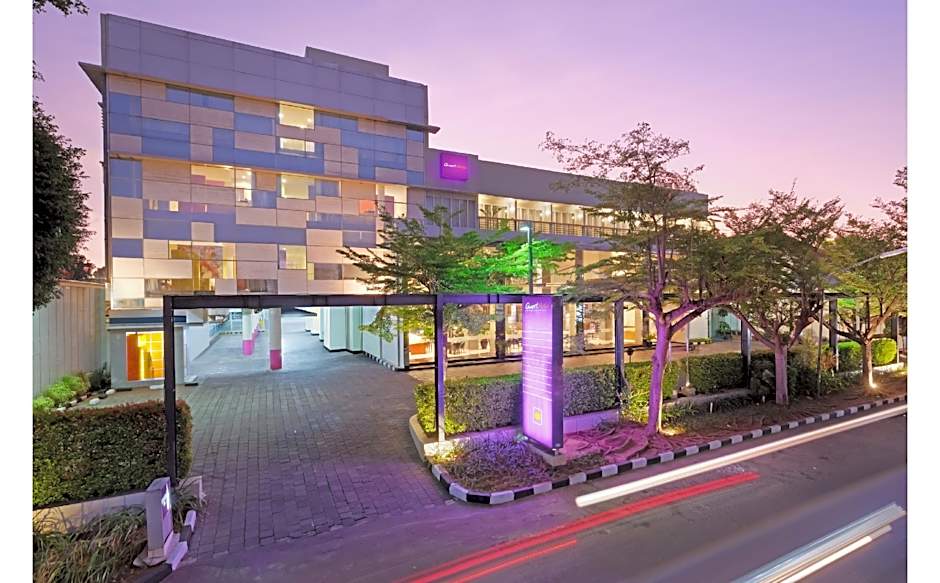 Photo 1 of 50 of Quest Hotel Simpang Lima - Semarang by ASTON