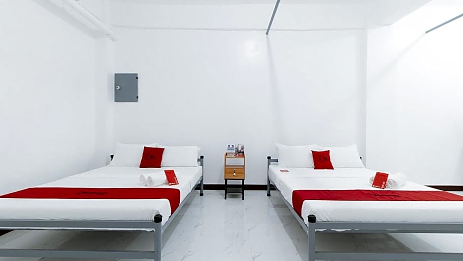 RedDoorz @ Don Martie Beach House Naic Cavite